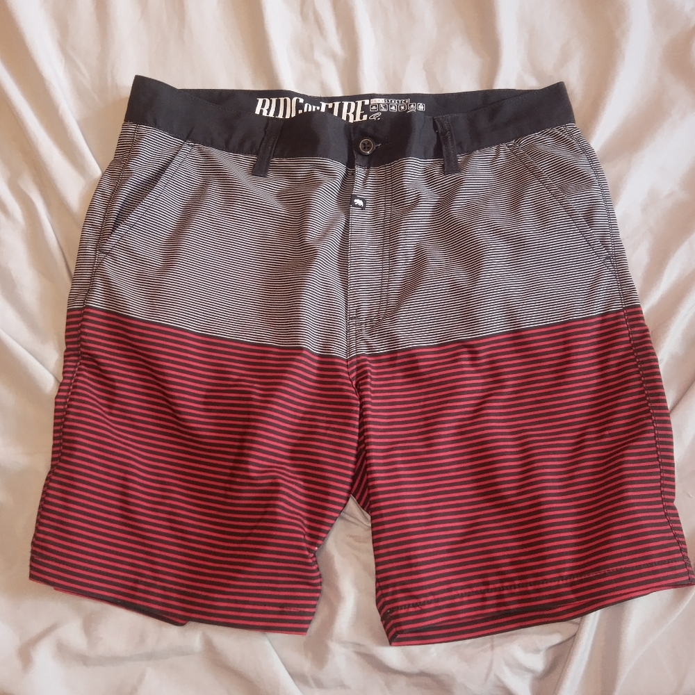 Ring of Fire Surf and Sun Men's Board Shorts Sz. 34